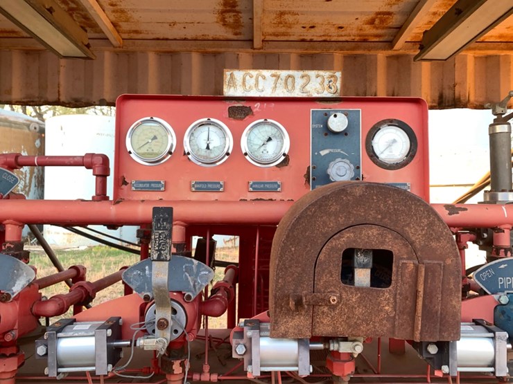 18’-l-x-8’-w-x-9’4”-t-skidded-bop-closing-unit-image-8