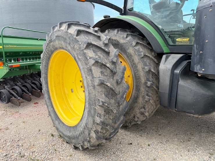 2012-john-deere-8285r-image-10