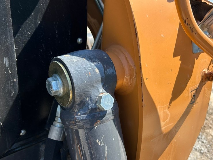 2023-case-tv450b-image-12