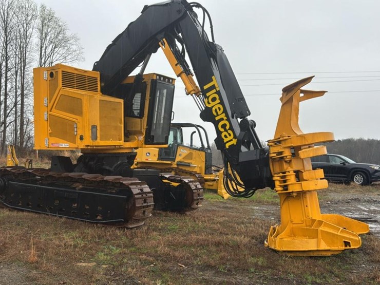 2010-tigercat-lx822c-image-7