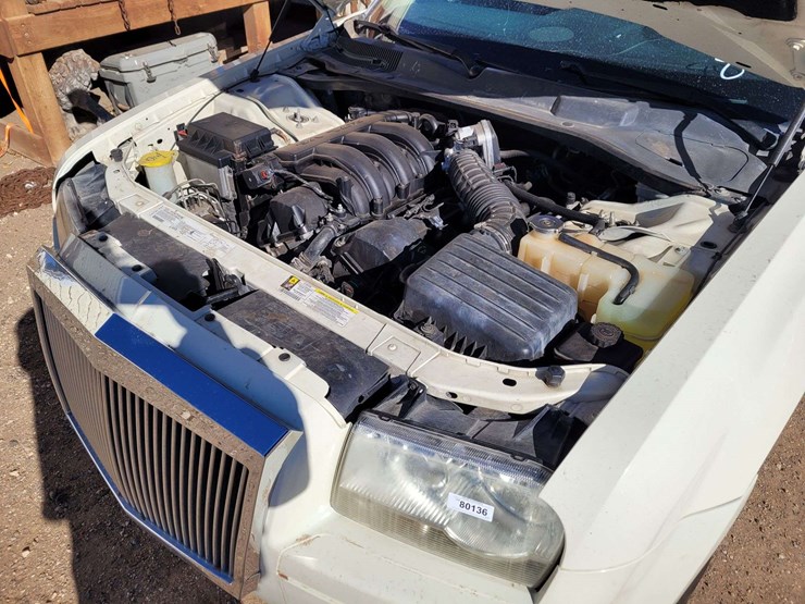 2007-chrysler-300-sedan-4d-image-15