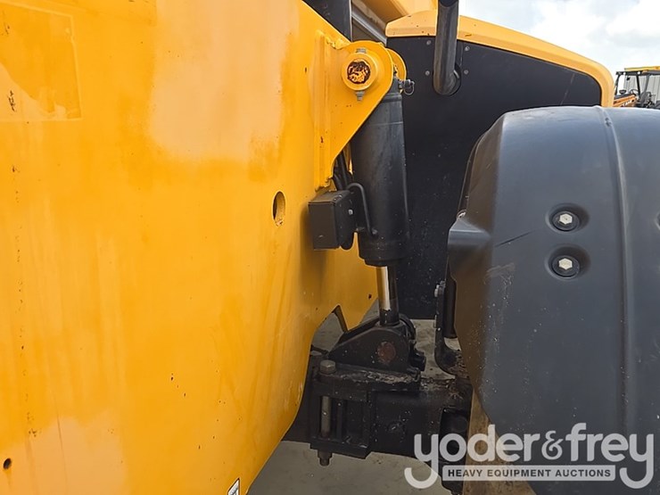2017-jcb-510-56-image-37
