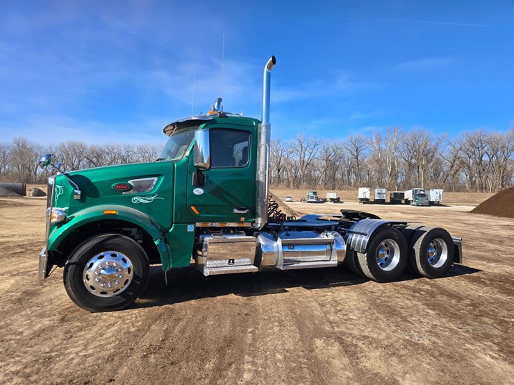 2019-peterbilt-567-image-6