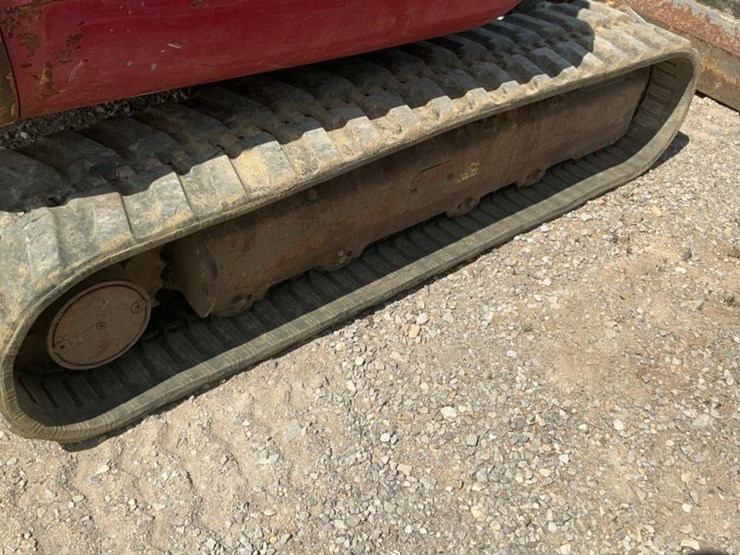 2017-takeuchi-tb240-image-52