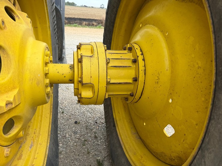 2012-john-deere-8285r-image-12