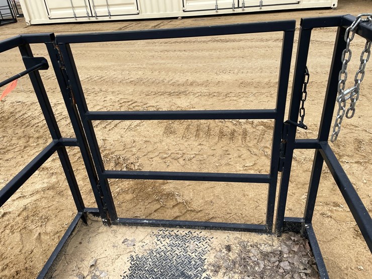 #7534-•-8'-work-platform-with-fork-pockets-image-7