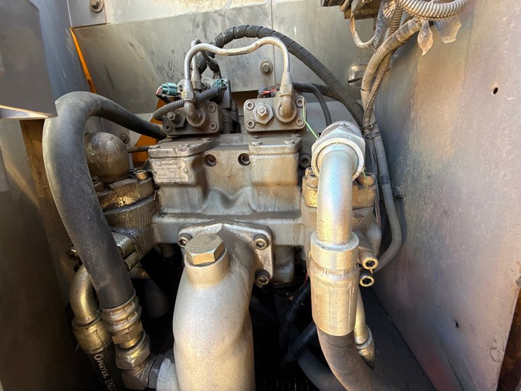 2009-deere-225-lc-image-47