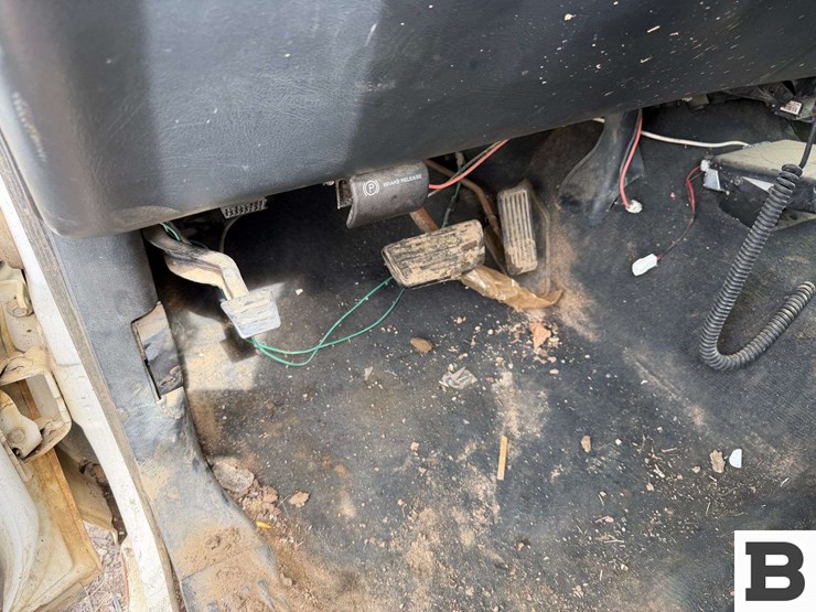 2002-chevrolet-silverado-1500-image-26