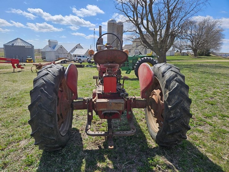 #525-•-farmall-super-m-tractor-image-4