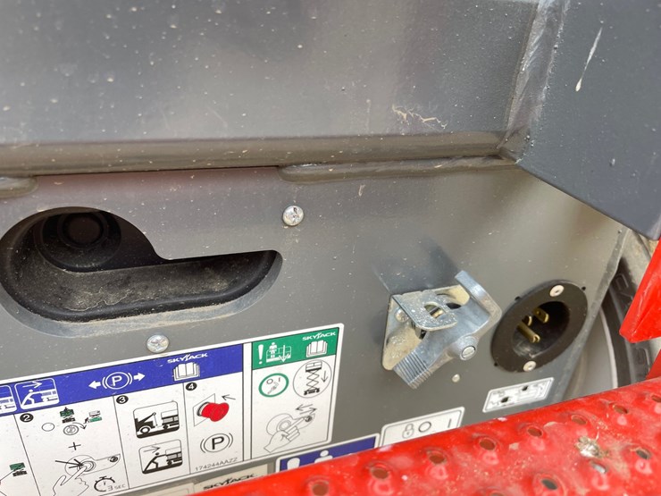 #7514a-•-2025-skyjack-sj3220e-electric-scissor-lift-image-30