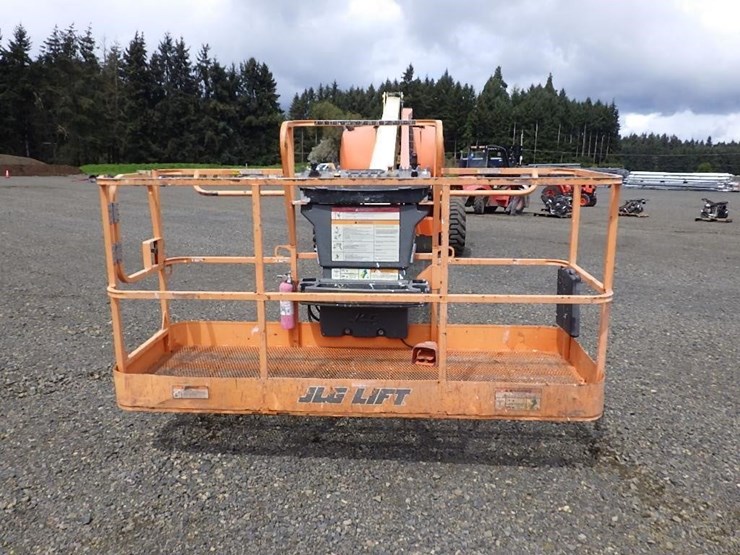 2008-jlg-800s-image-2