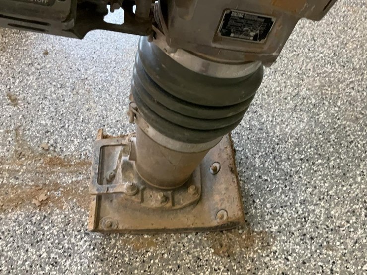 2017-wacker-neuson-bs60-4as-image-13