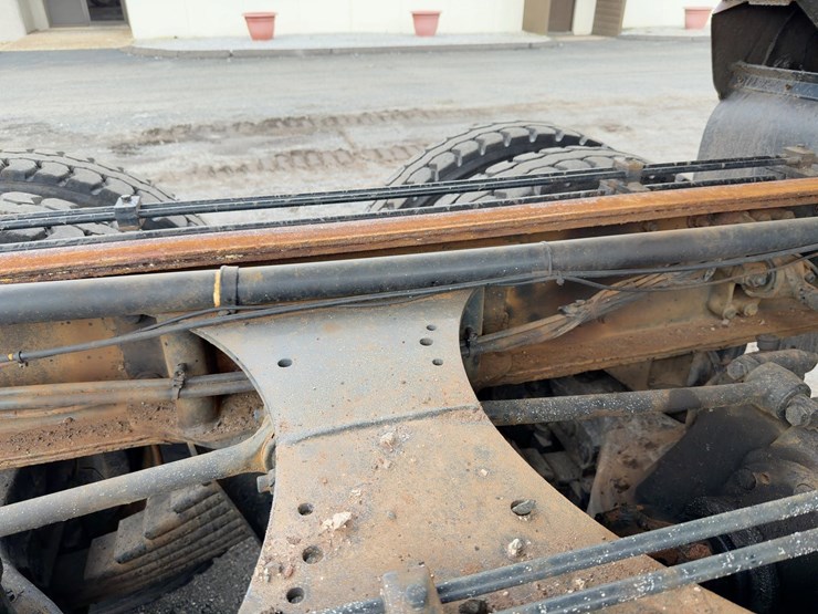 2010-mack-granite-gu713-image-21