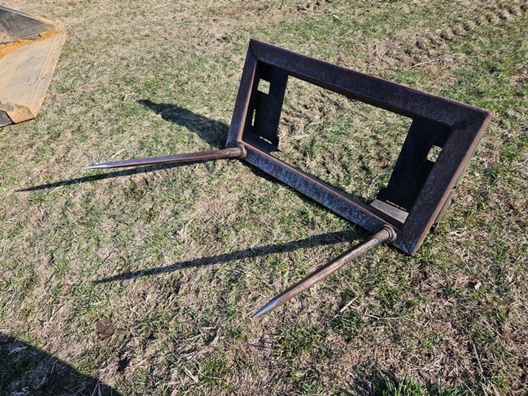 #573-•-2-prong-bale-spear-image-1