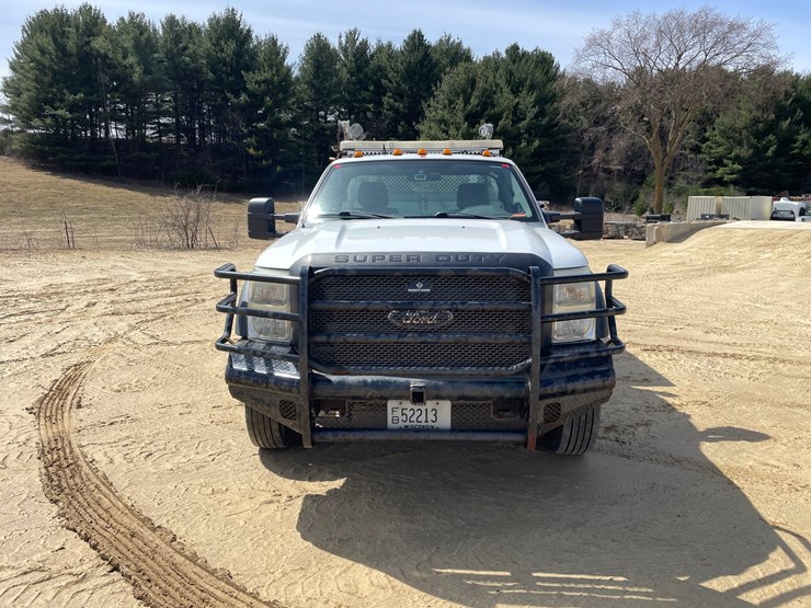 2011-ford-f550-image-2