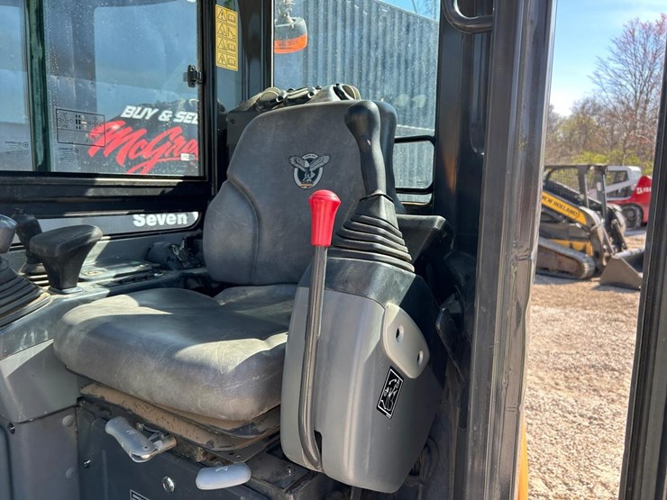 2023-case-cx37c-image-19