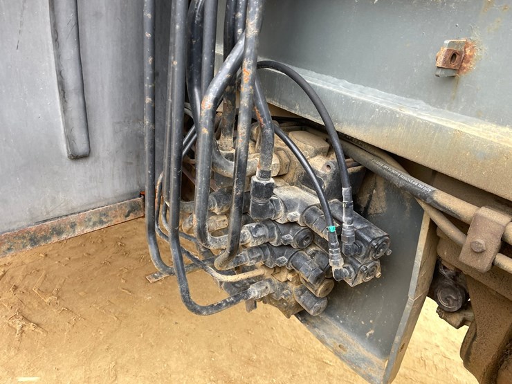 2005-jlg-g9-43a-image-49