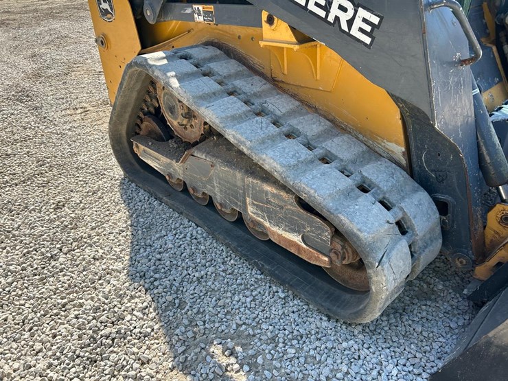 2019-deere-317g-image-12