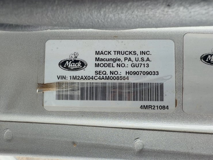 2010-mack-granite-gu713-image-39