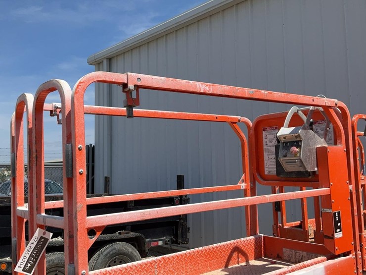 #410-•-snorkel-19'-scissor-lift-image-6
