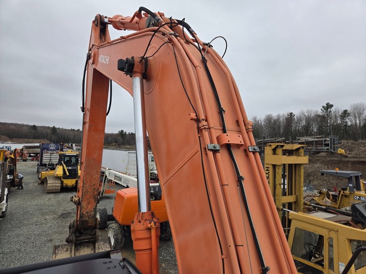 hitachi-zx330-lc-image-27