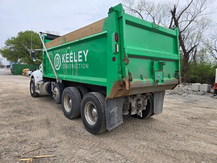 2017-peterbilt-348-image-9