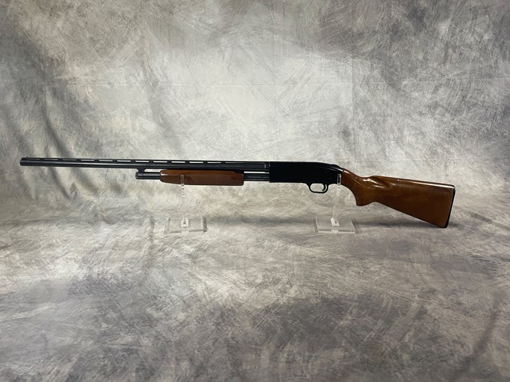 #4115-•-mossberg,-20-ga.-pump-action-shotgun,-sn:-c380887-image-2
