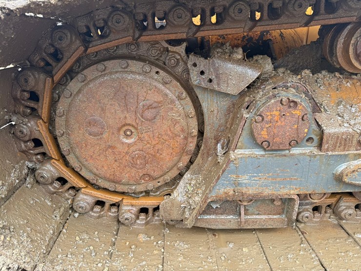 2016-case-1650m-image-71