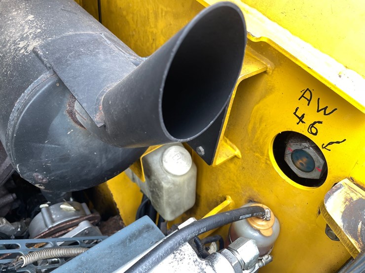 2013-gehl-rt210-image-12