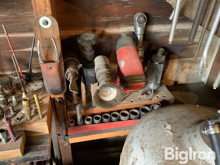 sanborn-30-gal-air-compressor-w/accessories-image-5