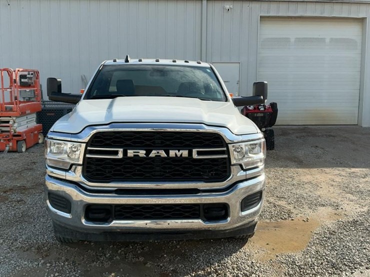 2022-dodge-3500-image-8