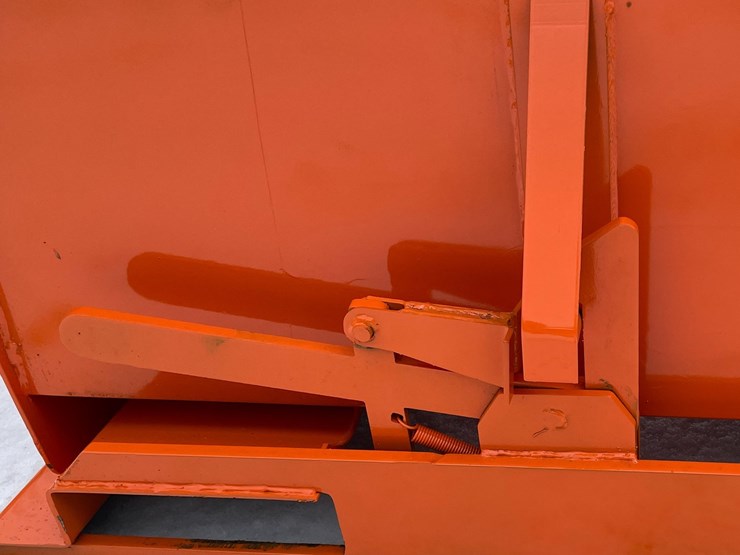 #2004-•-1.5-yard-self-dumping-hopper-image-11