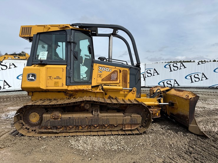 2005-deere-700j-xlt-image-6