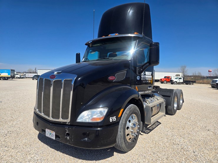 2016-peterbilt-579-image-2
