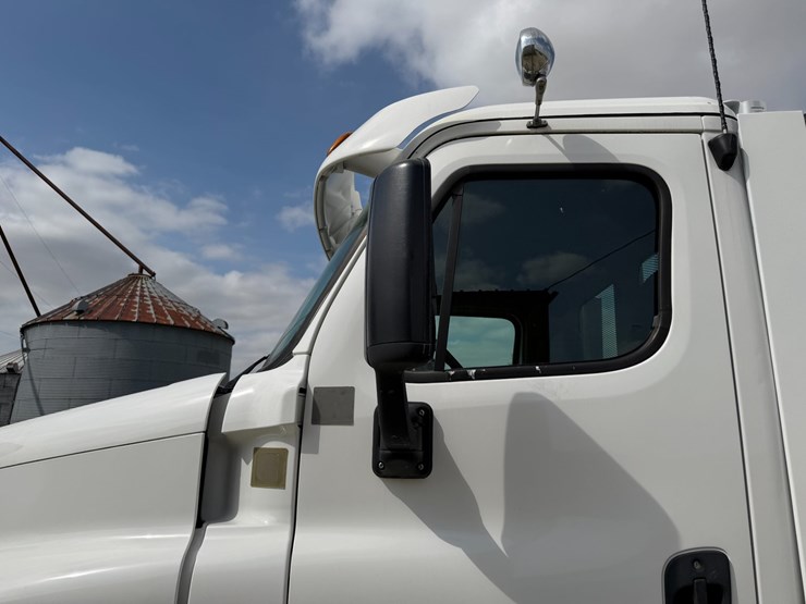 #45283-•-2016-freightliner-cascadia-daycab-truck-tractor-vin:-3akjgedv9gsgy4090-image-28