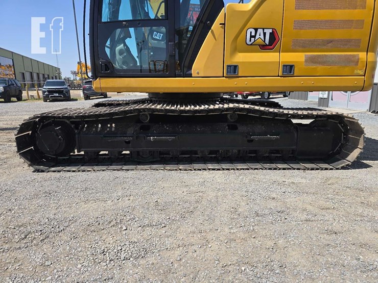 2020-caterpillar-326-image-30