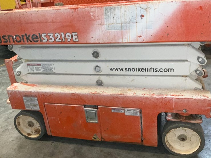 #413-•-2019-snorkel-19'-scissor-lift-image-18