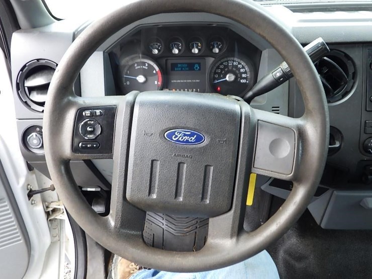 2011-ford-f550-image-24