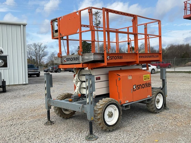 #400-•-2017-snorkel-4wd-rough-terrain-27'-scissor-lift-image-2