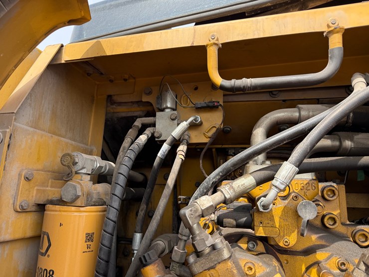 caterpillar-330d-image-43