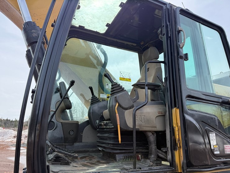 caterpillar-330d-image-98