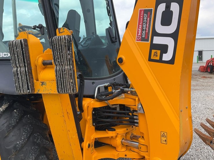 2023-jcb-3cx-image-31