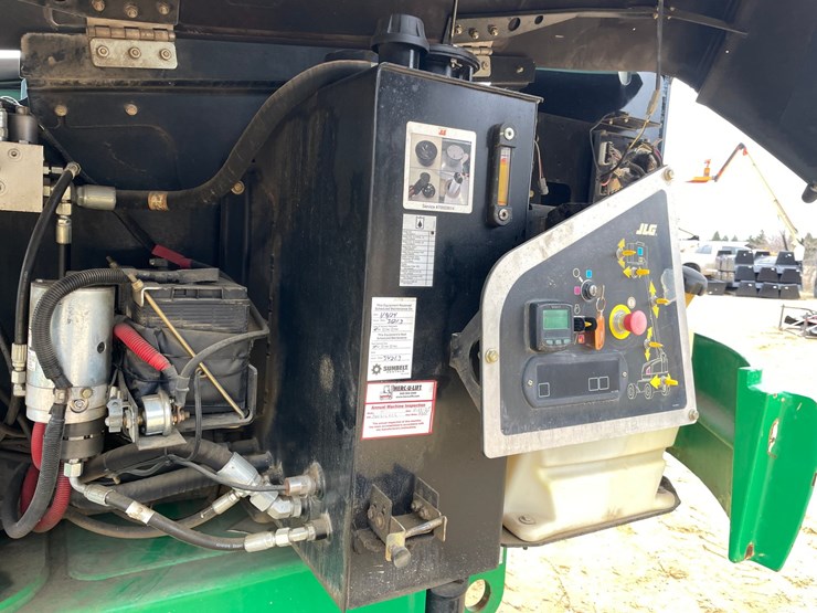 2016-jlg-400s-image-67