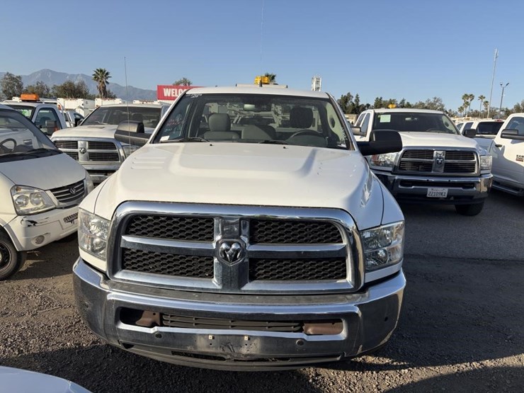 2016-dodge-2500-image-5