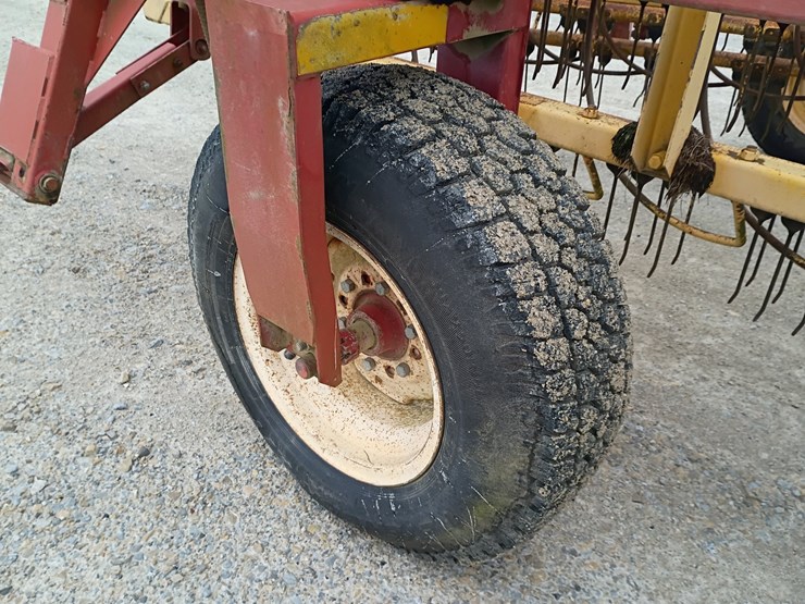 new-holland-216-image-18