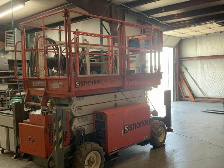 #401-•-snorkel-4wd-rough-terrain-27'-scissor-lift-image-3