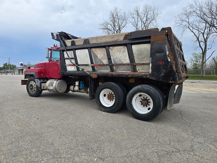 2003-mack-rd688s-image-9