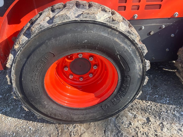 2018-kubota-ssv75-image-51