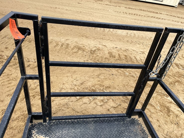 #7535-•-8'-work-platform-with-fork-pockets-image-11