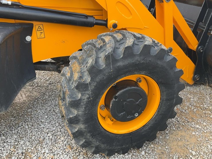 2023-jcb-3cx-image-42